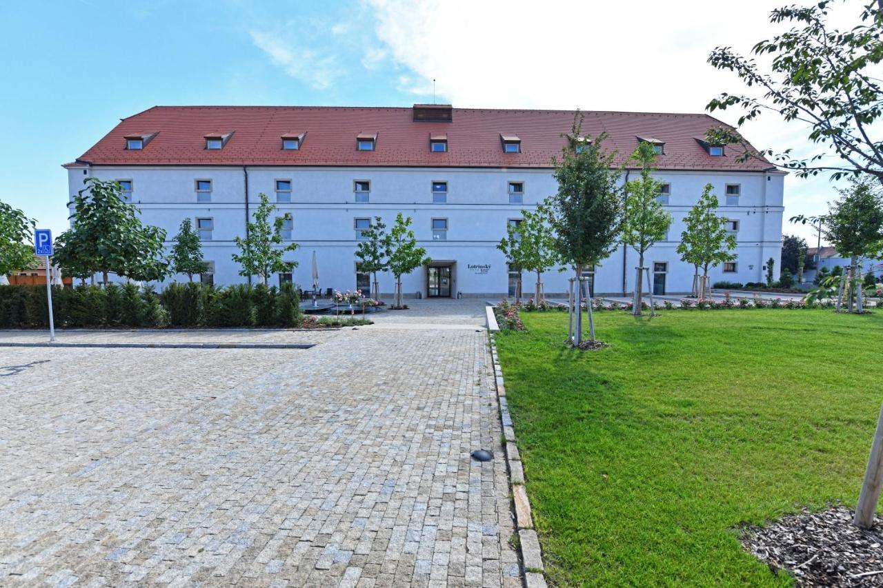 Lotrinsky Hotel Velké Pavlovice Εξωτερικό φωτογραφία