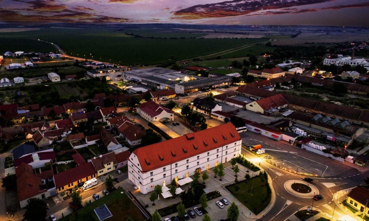 Lotrinsky Hotel Velké Pavlovice Εξωτερικό φωτογραφία